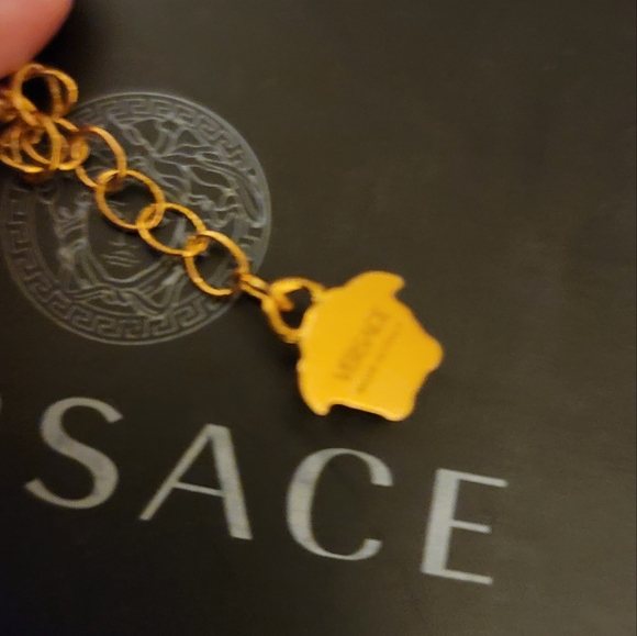 VERSACE Necklace Greca Motif Medusa Resin Charm Adjustable Chain BNWT - Picture 2 of 3